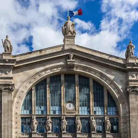 Cute And New Duplex In The Heart Of * פריז